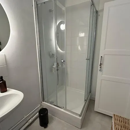 Charming 2-room With An Open View In The 14th باريس